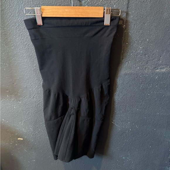 SPANX Black Shorts Tummy Control Shapewear NWOT - Picture 1 of 5